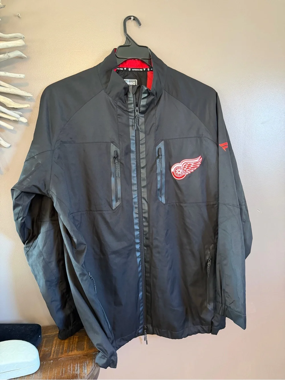 Men’s Fanatics Detroit Red Wings Hockey Lightweight Jacket